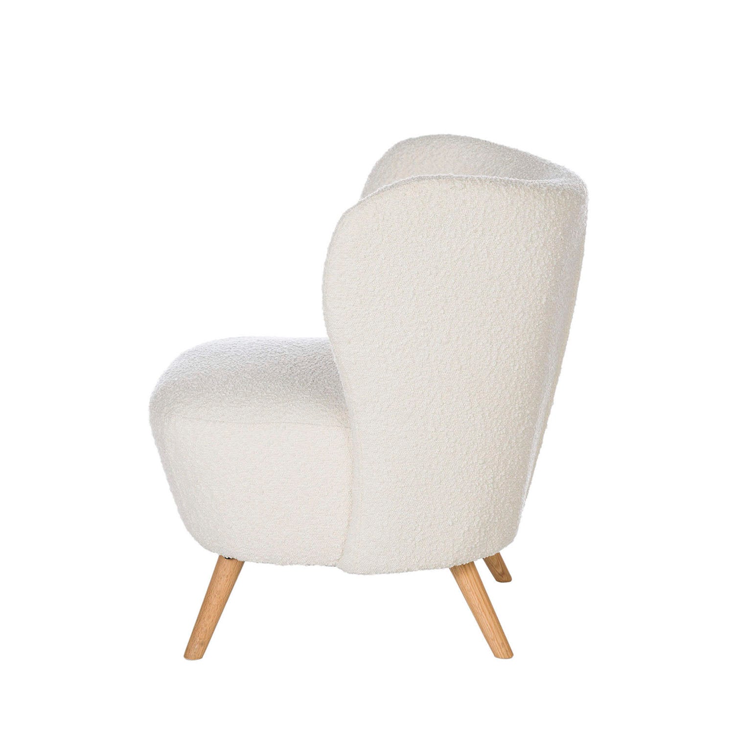 Sillón tapizado en color blanco con patas de madera.