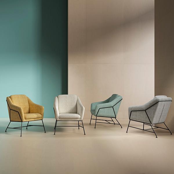 Poltrona Odense com pé e costas metálicas