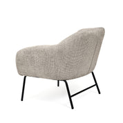 Sillón beige con patas de metal