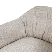 Sillón beige con patas de metal