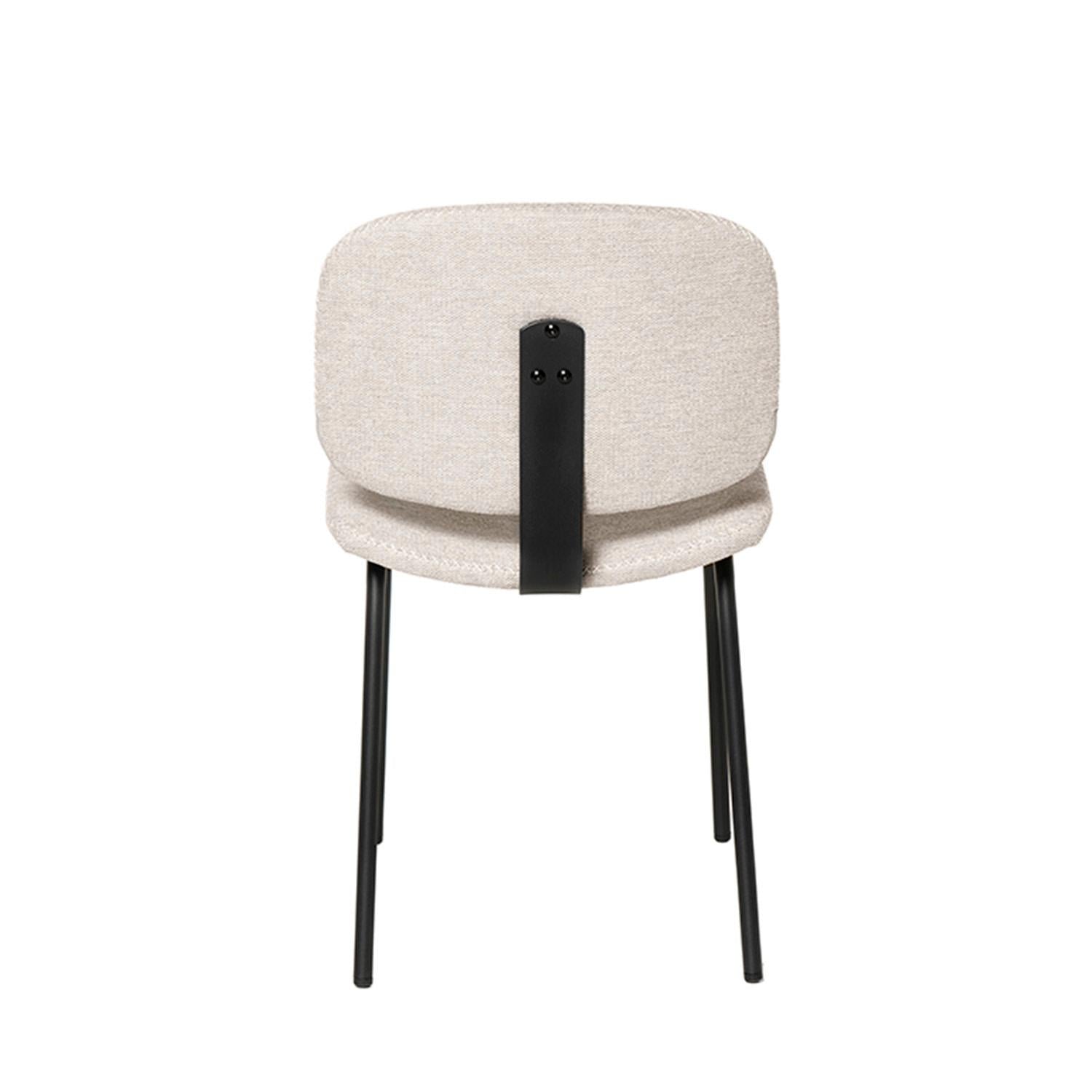 Cadeira Estofada Winona com Detalhe Metálico