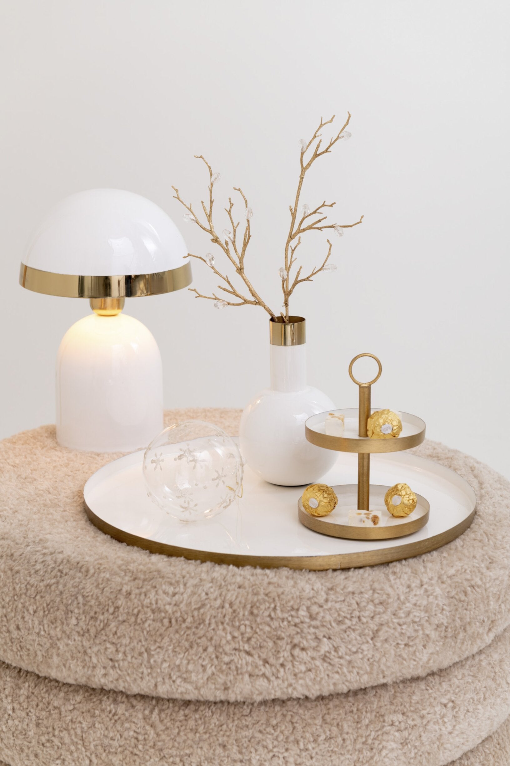 Candeeiro Branco com Detalhe Dourado