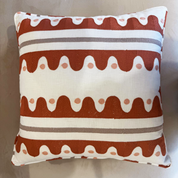 Almofada com Padrão Bordado Oakham Tijolo