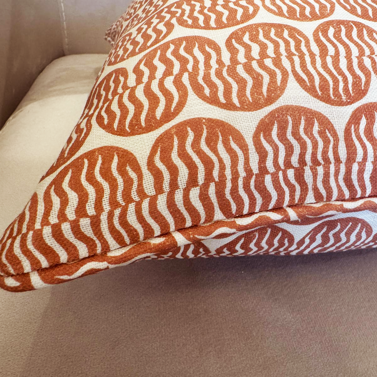 Almofada com Padrão Raft Stripe