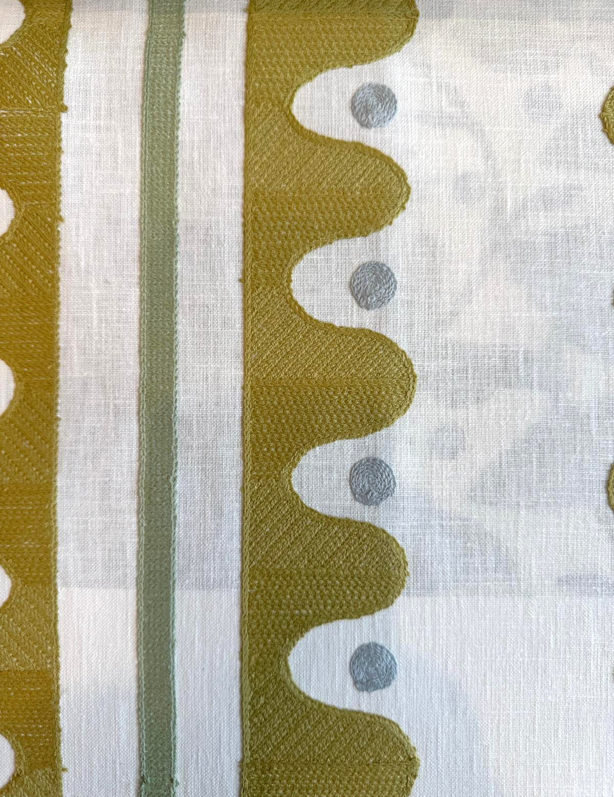 Almofada com Padrão Bordado Oakham Tijolo