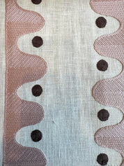 Almofada com Padrão Bordado Oakham Tijolo