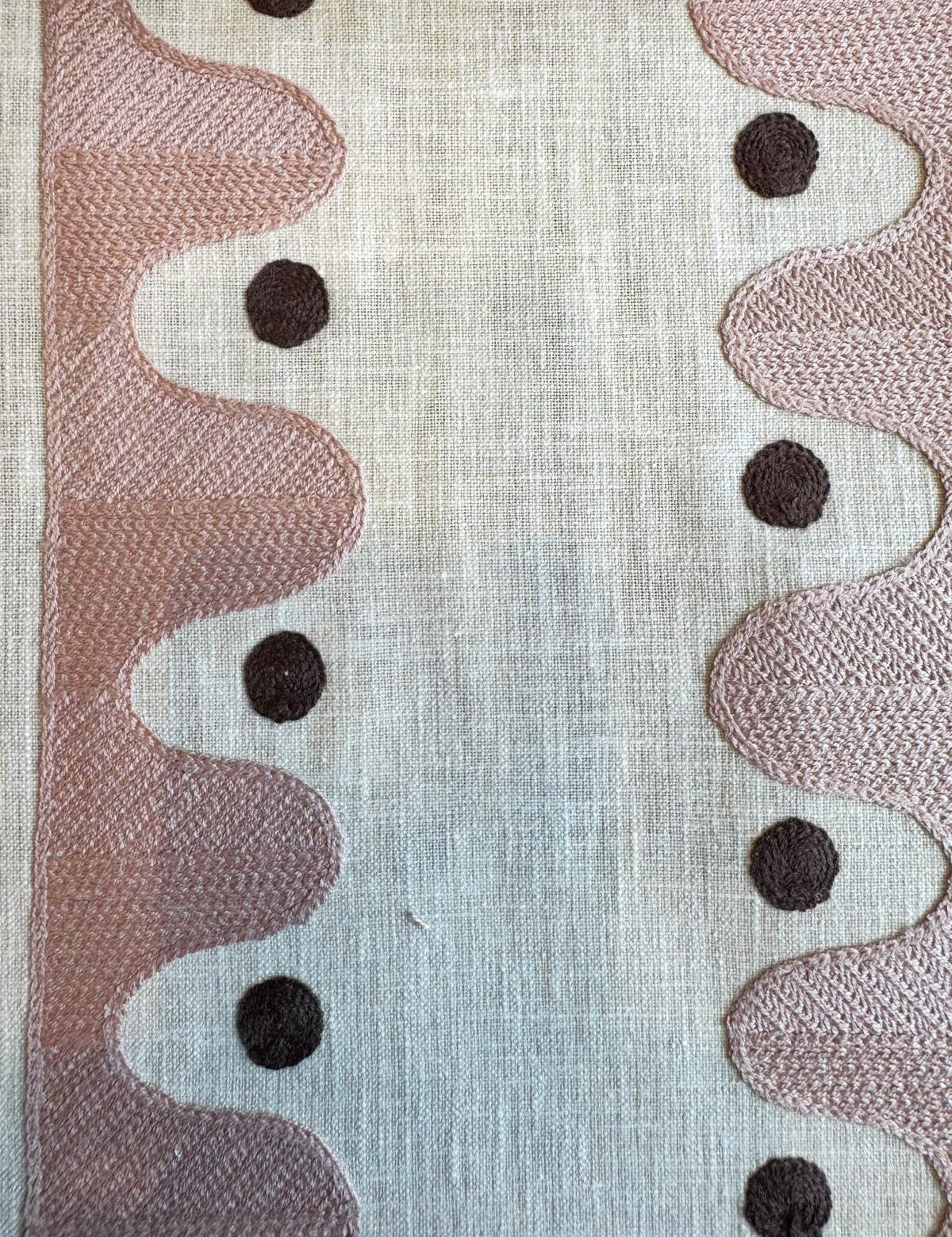 Almofada com Padrão Bordado Oakham Beje