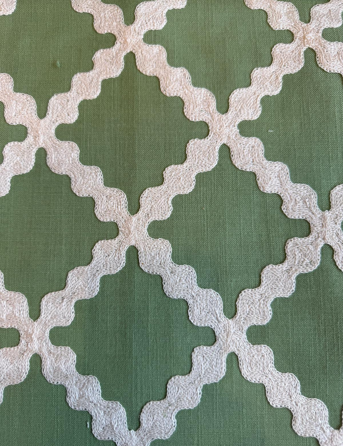 Almofada com Padrão Bordado Switthland