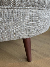 Banqueta Oval com Pé de Madeira