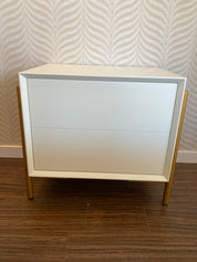 Mesa de Cabeceira Lacada com 2 Gavetas Dourado