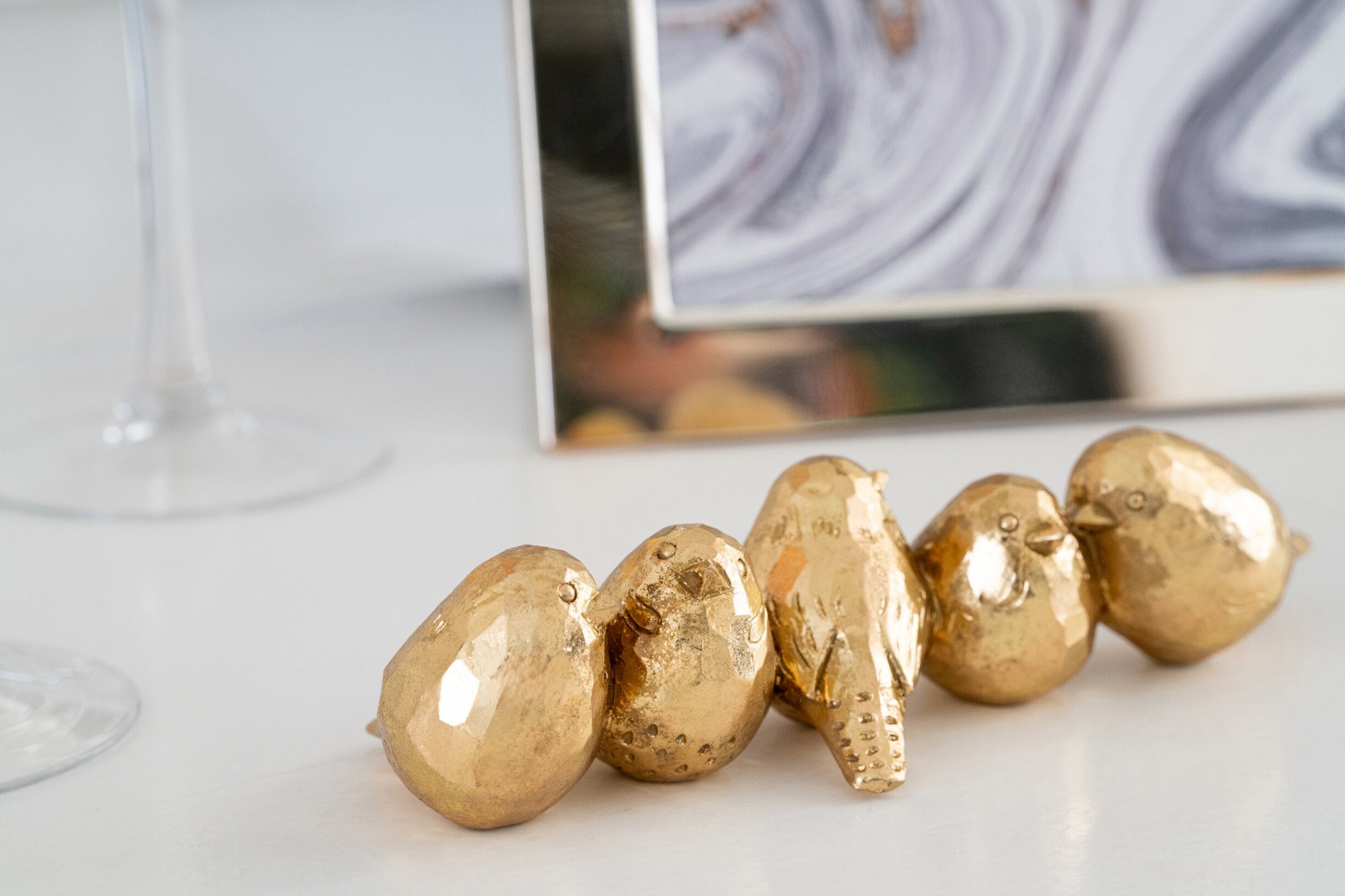 PÁSSARO EM POLIRESINA DOURADO (22X8,5X5 CM)